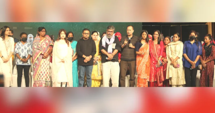 കേരള സ്റ്റോറി-2 സംവിധായകന്‍ കാമാഖ്യ നാരായണ്‍ സിങ്, നിര്‍മ്മാതാവ് വിപുല്‍ അമൃത് ലാല്‍ ഷാ എന്നിവര്‍ ലൗ ജിഹാദിന് ഇരകളായവര്‍ക്കൊപ്പം ദല്‍ഹിയില്‍ മാധ്യമങ്ങളെ കണ്ടപ്പോള്‍