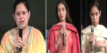 മുസ്ലിം കാമുകന്‍ തന്നെ ബീഫ് തീറ്റിച്ച അനുഭവം വിവരിച്ച് താര (ഇടത്ത്) കേരളാസ്റ്റോറി 2 സിനിമക്കാര്‍ വിളിച്ചു ചേര്‍ത്ത വാര്‍ത്താസമ്മേളനത്തില്‍ ലവ് ജിഹാദിന്‍റെ ക്രൂരതകള്‍ വിവരിച്ച് മറ്റ് രണ്ട് പെണ്‍കുട്ടികള്‍ (നടുവിലും വലത്തും)