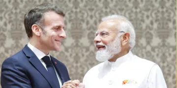 മുംബൈയില്‍ ഭാരതം- ഫ്രാന്‍സ് ഇന്നവേഷന്‍ ഫോറത്തിന്റെ വേദിയില്‍ പ്രധാനമന്ത്രി നരേന്ദ്ര മോദിയും ഫ്രഞ്ച് പ്രസിഡന്റ് ഇമ്മാനുവല്‍ മക്രോണും