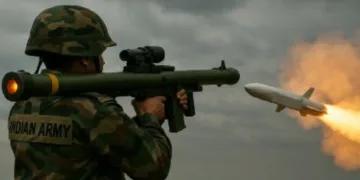 തോളില്‍ ചുമക്കാവുന്ന വിമാനവേധ മിസൈല്‍ ഉപയോഗിച്ച് സൈനികന്‍ പാഞ്ഞ് വരുന്ന ഒരു ക്രൂയിസ് മിസൈലിനെ തകര്‍ക്കുന്നു