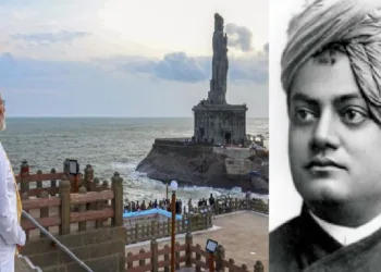 കന്യാകുമാരിയില്‍ വിവേകാനന്ദപ്പാറ സന്ദര്‍ശിച്ചപ്പോള്‍ ധ്യാനനിമഗ്നനായി മോദി (ഇടത്ത്)