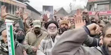 പാക് ഭരണകൂടത്തിനെതിരെ പ്രതിഷേധവുമായി തെരുവിലിറങ്ങിയ ജനങ്ങള്‍