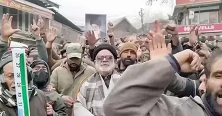 പാക് ഭരണകൂടത്തിനെതിരെ പ്രതിഷേധവുമായി തെരുവിലിറങ്ങിയ ജനങ്ങള്‍