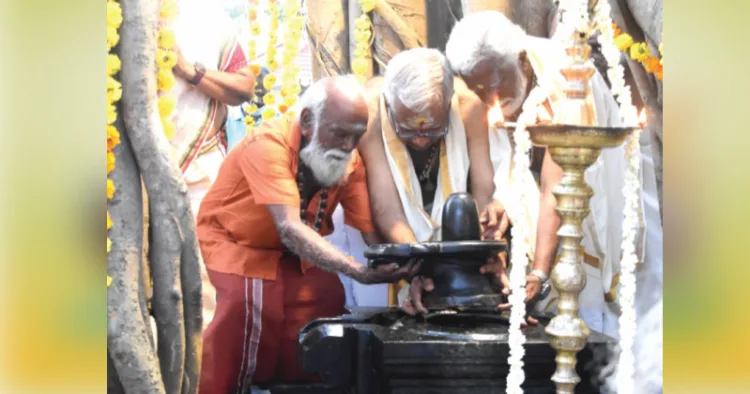 കലൂര് പാവക്കുളം മഹാദേവക്ഷേത്രാങ്കണത്തിലെ പേരാല്ച്ചുവട്ടില് കാശിയില് നിന്ന്കൊണ്ടുവന്ന ശിവലിംഗം കുമ്മനം രാജശേഖരന്, പത്മശ്രീ ആചാര്യ എം. കെ. കുഞ്ഞോല് മാസ്റ്റര് എന്നിവര് ചേര്ന്ന് സ്ഥാപിക്കുന്നു.