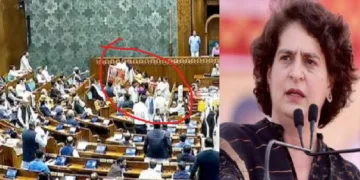 പാര്‍ലമെന്‍റില്‍ വനിത കോണ്‍ഗ്രസ് എംപിമാര്‍ പ്രധാനമന്ത്രി മോദിയുടേതുള്‍പ്പെടെ ഭരണപക്ഷഎംപിമാരുടെ കസേരകള്‍ വളയുന്നു (ഇടത്ത്)