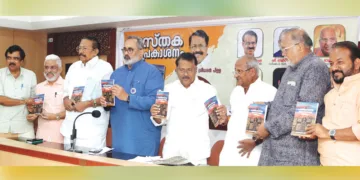 തിരുവനന്തപുരം പ്രസ് ക്ലബില്‍ നടന്ന മുന്‍ ഗോവ ഗവര്‍ണര്‍ അഡ്വ. പി.എസ്. ശ്രീധരന്‍ പിള്ളയുടെ പുസ്തകം പ്രകാശനം ചെയ്ത ശേഷം പുസ്തകവുമായി അഡ്വ. ജെ.ആര്‍. പത്മകുമാര്‍, മനോഹരന്‍, ആര്‍.എം. പരമേശ്വരന്‍, രാജീവ് ചന്ദ്രശേഖര്‍, അഡ്വ. പി.എസ്. ശ്രീധരന്‍പിള്ള, ഒ. രാജഗോപാല്‍, പായിപ്ര രാധാകൃഷ്ണന്‍, അഡ്വ. എസ്. സുരേഷ് എന്നിവര്‍ പുസ്തകവുമായി