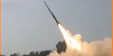 സോളിഡ് ഫ്യൂവല്‍ ഡക്ടറ്റ് റാംജെറ്റ് (എസ് എഫ് ഡി ആര്‍) സാങ്കേതികവിദ്യയുടെ സഹായത്തോടെ ഒഡിഷയിലെ ചന്ദീപൂരില്‍ നിന്നും പരീക്ഷണാര്‍ത്ഥം റോക്കറ്റ് കുതിക്കുന്നു