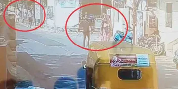 കൃത്യം നടത്തിയശേഷം ആഭരണങ്ങളുമായി പ്രതികള്‍ നടന്നുപോകുന്ന സിസിടിവി ദൃശ്യം