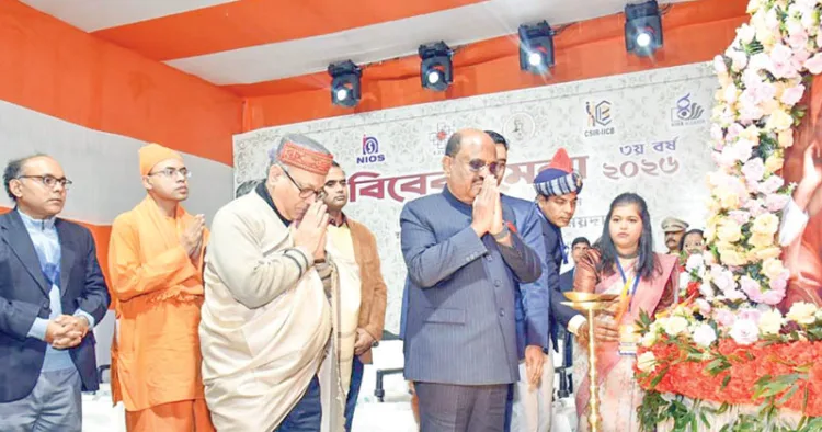 'വിവേക് യാത്ര'ക്ക് കൊല്‍ക്കത്തയില്‍ ബംഗാള്‍ ഗവര്‍ണര്‍ ഡോ. സി.വി. ആനന്ദബോസ് തുടക്കം കുറിച്ചപ്പോള്‍