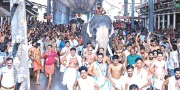 ഗുരുവായൂര്‍ ക്ഷേത്രോത്സവത്തിന് നാന്ദികുറിച്ച് ഇന്നലെ നടന്ന ആനയോട്ട മത്സരത്തില്‍ കൊമ്പന്‍ രവികൃഷ്ണന്‍ ഒന്നാമതെത്തുന്നു