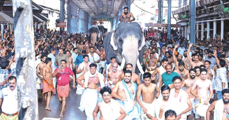 ഗുരുവായൂര് ക്ഷേത്രോത്സവത്തിന് നാന്ദികുറിച്ച് ഇന്നലെ നടന്ന ആനയോട്ട മത്സരത്തില് കൊമ്പന് രവികൃഷ്ണന് ഒന്നാമതെത്തുന്നു