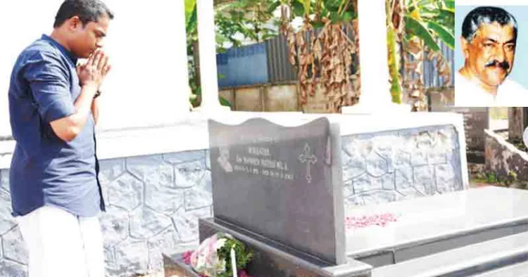 മുന്‍ എംഎല്‍എ അഡ്വ. മാമ്മന്‍ മത്തായിയുടെ കല്ലറയില്‍ പ്രാര്‍ത്ഥിക്കുന്ന എന്‍ഡിഎ സ്ഥാനാര്‍ത്ഥി അനൂപ് ആന്റണി ജോസഫ്