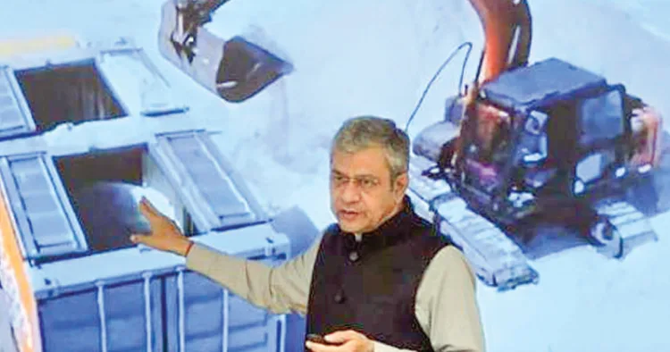 കേന്ദ്രമന്ത്രി അശ്വിനി വൈഷ്ണവ് പത്രസമ്മേളനത്തിനിടെ