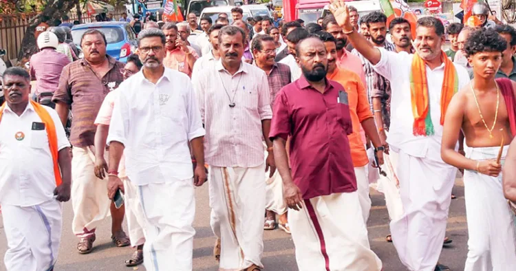 എം.വി. ഗോപകുമാര് ചെറിയനാട് പഞ്ചായത്തില് പ്രചരണത്തില്