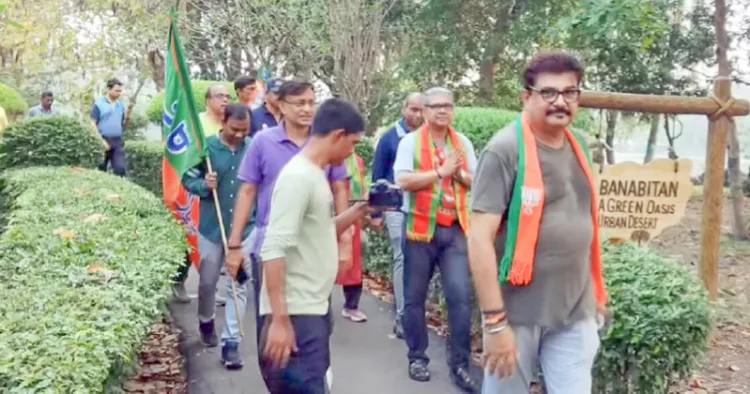 ബിജെപിയുടെ ബിധാന്‍നഗര്‍ സ്ഥാനാര്‍ത്ഥി ശരദ്വത് മുഖോപാധ്യായ് സെന്‍ട്രല്‍ പാര്‍ക്കിലെ സാള്‍ട്ട് ലേക്കില്‍ പ്രഭാത സവാരി നടത്തുന്നു