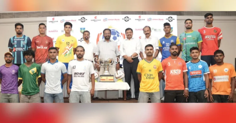 കൊച്ചിയില് നടന്ന കേരള പ്രീമിയര് ലീഗ് 13-ാം സീസണ് പ്രഖ്യാപന ചടങ്ങില് വിവിധ ക്ലബ്ബുകളുടെ ക്യാപ്റ്റന്മാര് കെഎഫ്എ ഭാരവാഹികള്ക്കൊപ്പം അണിനിരന്നപ്പോള്
