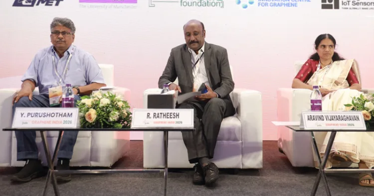 കൊച്ചിയില്‍ നടന്ന അന്താരാഷ്ട്ര 'ഗ്രാഫിന്‍ 2026'ന്റെ സമാപന സമ്മേളനത്തില്‍ സി- മെറ്റ് ഡയറക്ടര്‍ ജനറല്‍ ഡോ. ആര്‍. രതീഷ്, സി- മെറ്റ് തൃശൂര്‍ സെന്‍സേഴ്‌സ് ആന്‍ഡ് എനര്‍ജി മെറ്റീരിയല്‍സ് ഗ്രൂപ്പ് ഹെഡ് ഡോ. എ. സീമ എന്നിവര്‍