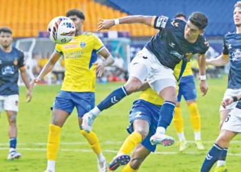 കേരള ബ്ലാസ്‌റ്റേഴ്‌സ്-ഇന്റര്‍ കാശി പോരാട്ടത്തില്‍ നിന്ന്‌