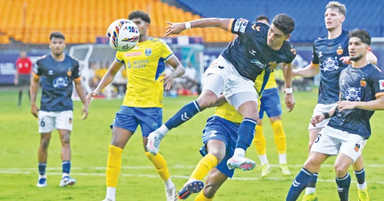 കേരള ബ്ലാസ്‌റ്റേഴ്‌സ്-ഇന്റര്‍ കാശി പോരാട്ടത്തില്‍ നിന്ന്‌