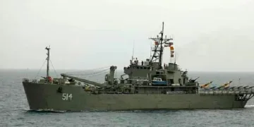 ഇന്ത്യ കൊച്ചിയില്‍ അഭയം നല്‍കിയ ഇറാന്‍റെ കപ്പലായ ലവന്‍. ഇതിനെ 183 ഇറാനിയന്‍ ജീവനക്കാര്‍ക്ക് നാവികസേന ആസ്ഥാനത്ത് അഭയവും നല്‍കിയിട്ടുണ്ട്.