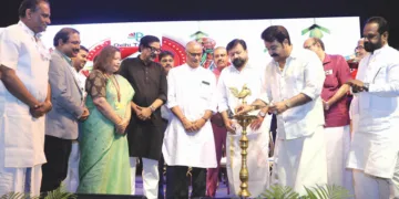 ജനം ടിവിയും ജനം സൗഹൃദവേദിയും സംയുക്തമായി സംഘടിപ്പിക്കുന്ന ജനോത്സവം നടന്‍ മോഹന്‍ലാല്‍ ഉദ്ഘാടനം ചെയ്യുന്നു. ജി. അശോക് കുമാര്‍, കെ.ജി. സുരേഷ്, പ്രിയദര്‍ശന്‍, സി. സദാനന്ദന്‍ മാസ്റ്റര്‍ എംപി, ജയറാം, ജി. സുരേഷ് കുമാര്‍, എ. ജയകുമാര്‍, രാജീവ് അഞ്ചല്‍ തുടങ്ങിയവര്‍ സമീപം