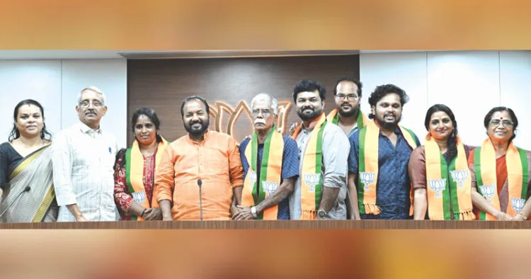 വിവിധ പാര്‍ട്ടികളില്‍ നിന്ന് ബിജെപിയില്‍ ചേര്‍ന്നവര്‍ സംസ്ഥാന ജനറല്‍ സെക്രട്ടറി അഡ്വ. എസ.് സുരേഷ്, സെക്രട്ടറി അഞ്ജന, ട്രഷറര്‍ അഡ്വ. ഇ. കൃഷ്ണദാസ് തുടങ്ങിവരോടപ്പം