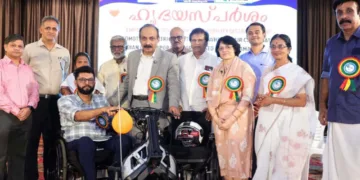 ഇലക്ട്രിക് സ്‌കൂട്ടര്‍-കം-വീല്‍ചെയര്‍ വീതരണോദ്ഘാടനം ഹൈക്കോടതി ജഡ്ജി ജസ്റ്റിസ് എന്‍. നഗരേഷ് നിര്‍വഹിക്കുന്നു