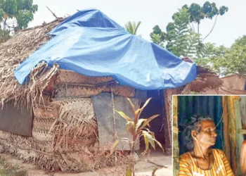 1. ആറന്മുള വിമാനത്താവള പദ്ധതി പ്രദേശത്തെ മിച്ചഭൂമിയില്‍ കഴിയുന്നവരുടെ ഒരു കുടില്‍. ഇത്തരം 22 കുടിലുകളാണ്
ഇവിടെയുള്ളത് 2. ആറന്മുള സമര ഭൂമിയിലെ ഒരു കുടിലില്‍ കഴിയുന്ന ദമ്പതിമാര്‍