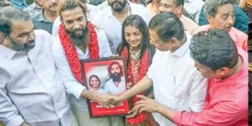 എ.എ. റഹീമും വി. ശിവന്‍കുട്ടിയും ചേര്‍ന്ന് വിവാഹം നടത്തിക്കൊടുക്കുന്നതിന്റെ ഫയല്‍ ചിത്രം