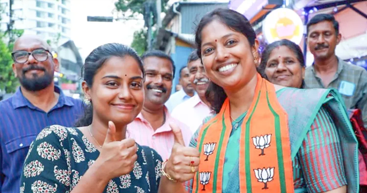 നവ്യ ഹരിദാസ് പ്രചാരണത്തിനിടെ