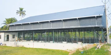 നിരണത്ത് കായിക പ്രേമികള്‍ മുന്‍കൈയ്യെടുത്ത് സജ്ജമാക്കിയ ഇന്‍ഡോര്‍ സ്‌റ്റേഡിയം