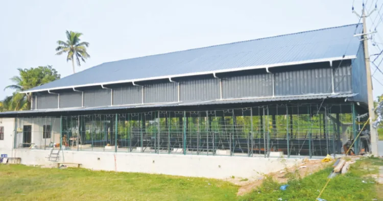 നിരണത്ത് കായിക പ്രേമികള്‍ മുന്‍കൈയ്യെടുത്ത് സജ്ജമാക്കിയ ഇന്‍ഡോര്‍ സ്‌റ്റേഡിയം