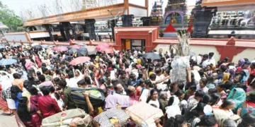 ആറ്റുകാല്‍ പൊങ്കാലയോടനുബന്ധിച്ച് ക്ഷേത്ര ദര്‍ശനത്തിനെത്തിയവരുടെ തിരക്ക്‌