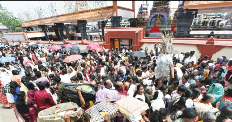 ആറ്റുകാല് പൊങ്കാലയോടനുബന്ധിച്ച് ക്ഷേത്ര ദര്ശനത്തിനെത്തിയവരുടെ തിരക്ക്