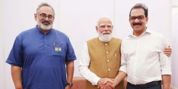 പ്രധാനമന്ത്രി നരേന്ദ്രമോദിക്കും ബിജെപി സംസ്ഥാന അധ്യക്ഷന്‍ രാജീവ് ചന്ദ്രശേഖറിനുമൊപ്പം സാബു എം. ജേക്കബ്