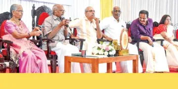 സമാദരണ സഭയില്‍ പി. നാരായണന്‍ മറുപടി പ്രസംഗം നടത്തുന്നു. ഭാര്യ രാജേശ്വരി, എം. രാധാകൃഷ്ണന്‍,
പി. ആര്‍. ശശിധരന്‍, കെ.ബി ശ്രീകുമാര്‍, ശ്രീകുമാരി രാമചന്ദ്രന്‍ തുടങ്ങിയവര്‍ വേദിയില്‍