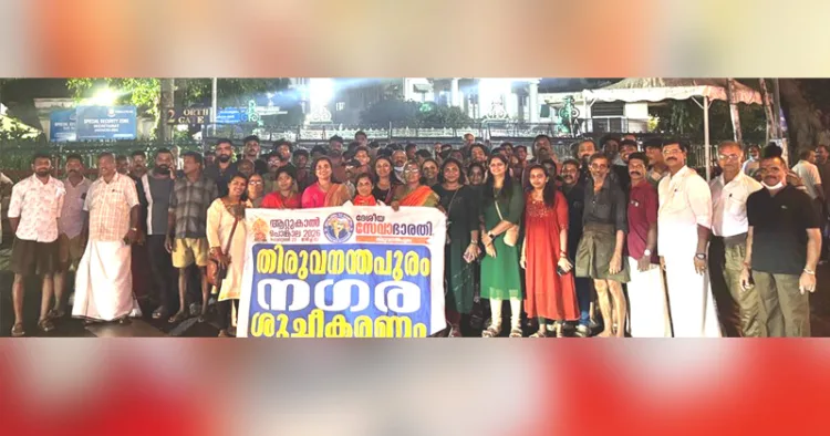 ആറ്റുകാല് പൊങ്കാലയോടനുബന്ധിച്ച് സെക്രട്ടേറിയറ്റ് പരിസരത്ത് ശുചീകരണ പ്രവര്ത്തനം നടത്തിയ സേവാഭാരതി വോളണ്ടിയര്മാര്