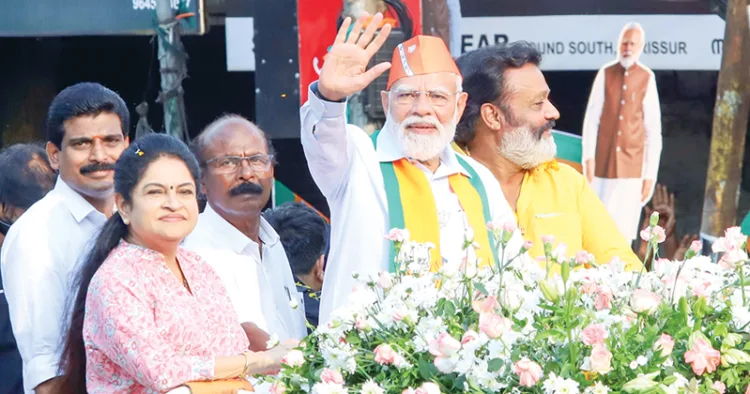 തൃശൂരില് പ്രധാനമന്ത്രി നരേന്ദ്രമോദി റോഡ് ഷോയ്ക്ക് നേതൃത്വം നല്കുന്നു. എന്ഡിഎ സ്ഥാനാര്ത്ഥികളായ
പത്മജ വേണുഗോപാല്, കെ.കെ. അനീഷ് കുമാര്, സി.സി. മുകുന്ദന്, കേന്ദ്രമന്ത്രി സുരേഷ് ഗോപി എന്നിവര് സമീപം