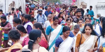 പൊങ്കാലയര്‍പ്പിക്കാന്‍ ശ്രീ പത്മനാഭസ്വാമി ക്ഷേത്ര നടയില്‍ എത്തിയ ഭക്തരുടെ തിരക്ക്‌