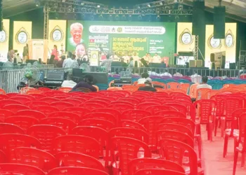 കണ്ണംപുത്തൂര്‍ മൈതാനത്തെ ആളൊഴിഞ്ഞ സദസ്