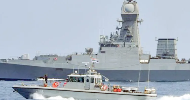 നാവികസേന സുരക്ഷയില്‍ ഭാരതത്തിലേക്കുള്ള ചരക്കുകപ്പല്‍ ഹോര്‍മൂസ് കടലിടുക്ക് കടക്കുന്നു