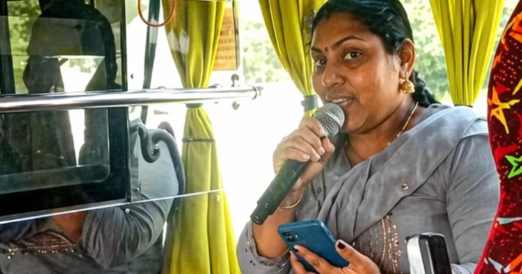 മരിച്ച അധ്യാപിക ആശ യാത്രക്കിടിയില്‍ പാടുന്ന സാമൂഹ്യമാധ്യമങ്ങളില്‍ പ്രചരിച്ച ദൃശ്യം