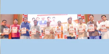 ആസാം നിയമസഭ തെരഞ്ഞെടുപ്പിനായുള്ള പ്രകടന പത്രിക കേന്ദ്രമന്ത്രിമാരായ നിര്‍മല സീതാരാമന്‍, സര്‍ബാനന്ദ സോനോവാള്‍, മുഖ്യമന്ത്രി ഹിമന്ത ബിശ്വ ശര്‍മ്മ, ബിജെപി സംസ്ഥാന അധ്യക്ഷന്‍ ദിലീപ് സൈകിയ തുടങ്ങിയവര്‍ പുറത്തിറക്കുന്നു