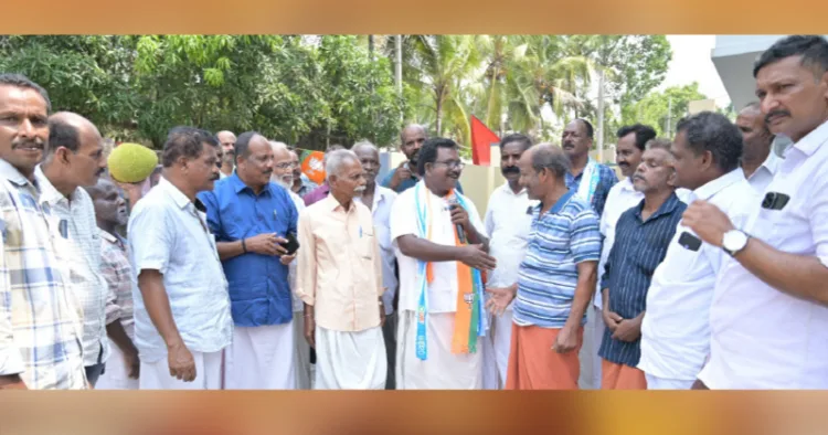 കുന്നത്തുനാട് പഞ്ചായത്തിലെ തെരഞ്ഞെടുപ്പ് പര്യടനത്തില്‍ ബാബു ദിവാകരന് നടുമുകളില്‍ നല്‍കിയ സ്വീകരണം