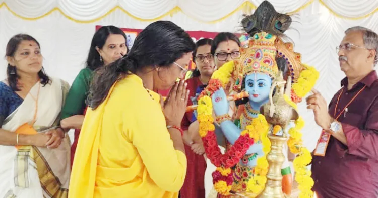 ബാലഗോകുലം ദക്ഷിണ കേരളം ഭഗിനി ശില്പശാല ബ്രഹ്‌മചാരിണി വിശ്വപ്രിയാമൃത ചൈതന്യ ഉദ്ഘാടനം ചെയ്യുന്നു. പി. കൃഷ്ണപ്രിയ, ഡോ. ജെ. പ്രമീളാദേവി, ഡോ. അന്നപൂര്‍ണ വി., ഡോ. എന്‍. ഉണ്ണികൃഷ്ണന്‍, ആര്‍.കെ. രമാദേവി എന്നിവര്‍ സമീപം