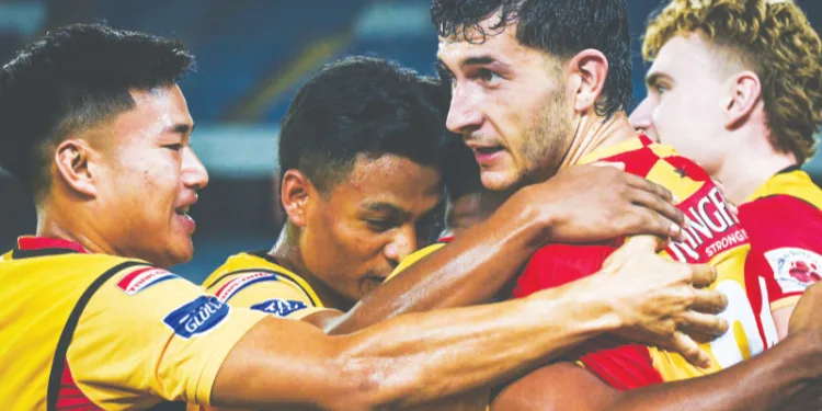 ബെംഗളൂരുവിനെതിരെ ഗോള്‍ നേടിയ ഈസ്റ്റ് ബംഗാള്‍ താരങ്ങളുടെ ആഹ്ലാദം