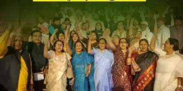 വനിതാ സംവരണ ബില്‍ വോട്ടെടുപ്പില്‍ ലോക്സഭയില്‍ പരാജയപ്പെടുത്തിയ കോണ്‍ഗ്രസിനെതിരെ പാര്‍ലമെന്‍റിന് മുന്നില്‍ പ്രതിഷേധിക്കുന്ന ബിജെപി വനിതാ എംപിമാര്‍