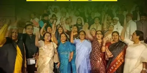 വനിതാ സംവരണ ബില്‍ വോട്ടെടുപ്പില്‍ ലോക്സഭയില്‍ പരാജയപ്പെടുത്തിയ കോണ്‍ഗ്രസിനെതിരെ പാര്‍ലമെന്‍റിന് മുന്നില്‍ പ്രതിഷേധിക്കുന്ന ബിജെപി വനിതാ എംപിമാര്‍