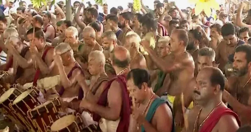 കൊടുചൂടിലും പൂരം കൊട്ടിക്കയറി, ആസ്വാദകമനം നിറച്ച് ഇലഞ്ഞിത്തറ മേളം