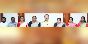 ബിജെപി സംസ്ഥാന വക്താവ് കേണല്‍ എസ്. ഡിന്നി കൊട്ടാരക്കരയില്‍ മാധ്യമങ്ങളോട് സംസാരിക്കുന്നു